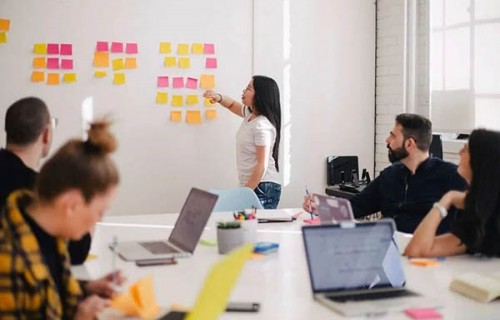 Работно облекло в образованието